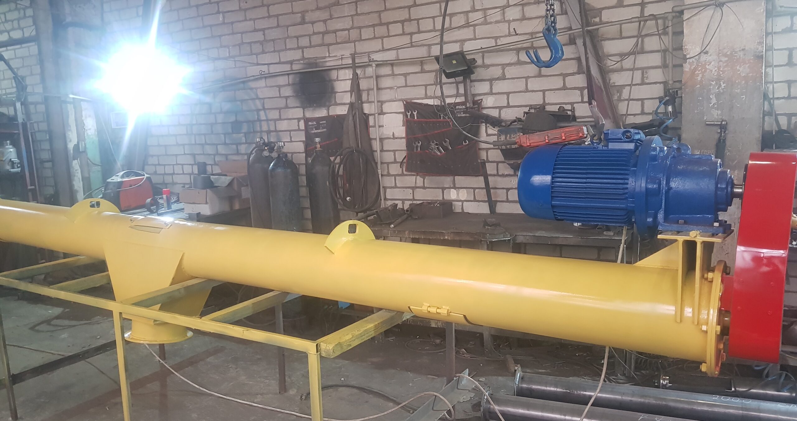 Шнековий навантажувач з редуктором